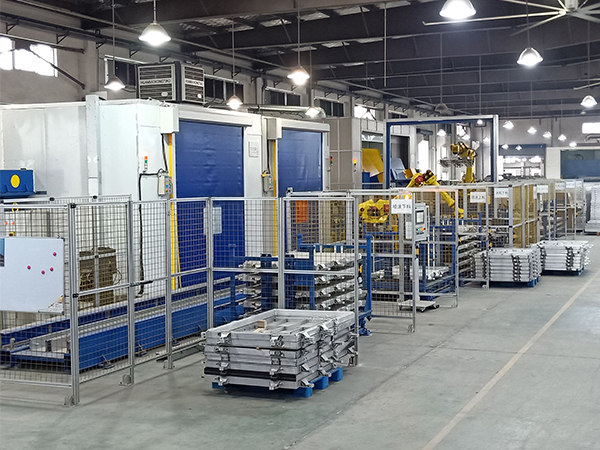 新能源汽車(chē)鋁合金電池托盤(pán)機(jī)器人焊接產(chǎn)線